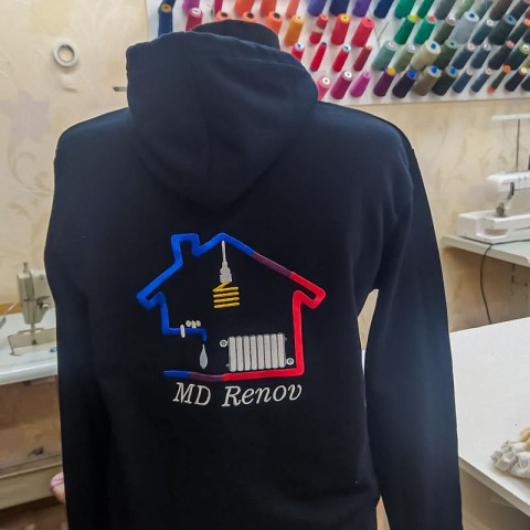 Broderie creată prin sistem computerizat